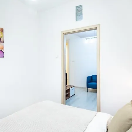 At Good Location Apartment *